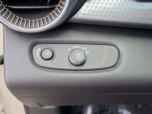 New 2026 Chevrolet Trax ACTIV w/ Sunroof Package FWD image 28