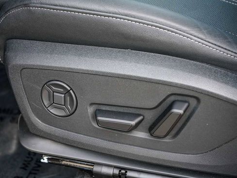 Used 2025 Audi Q6 e-tron Premium Plus image 20