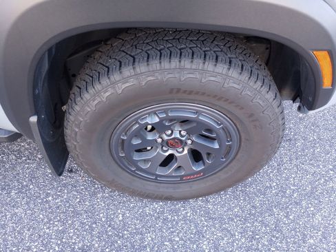 Used 2025 Nissan Frontier PRO-4X image 25