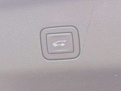 Certified 2025 Chevrolet Tahoe High Country AWD/4WD image 15
