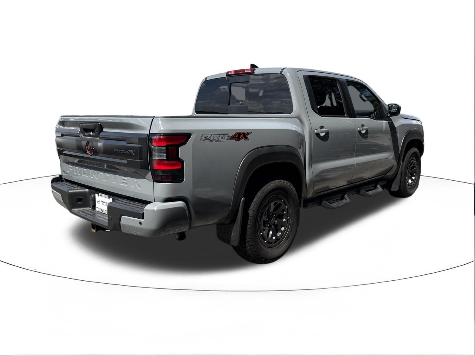 Used 2025 Nissan Frontier PRO-4X AWD/4WD image 3