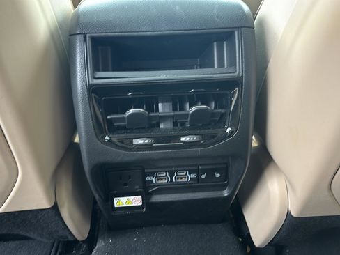 Used 2023 Jeep Grand Cherokee Limited AWD/4WD image 8