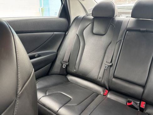 Used 2025 Hyundai Elantra Limited image 35