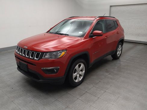 Used 2018 Jeep Compass Latitude w/ Popular Equipment Group AWD/4WD image 2