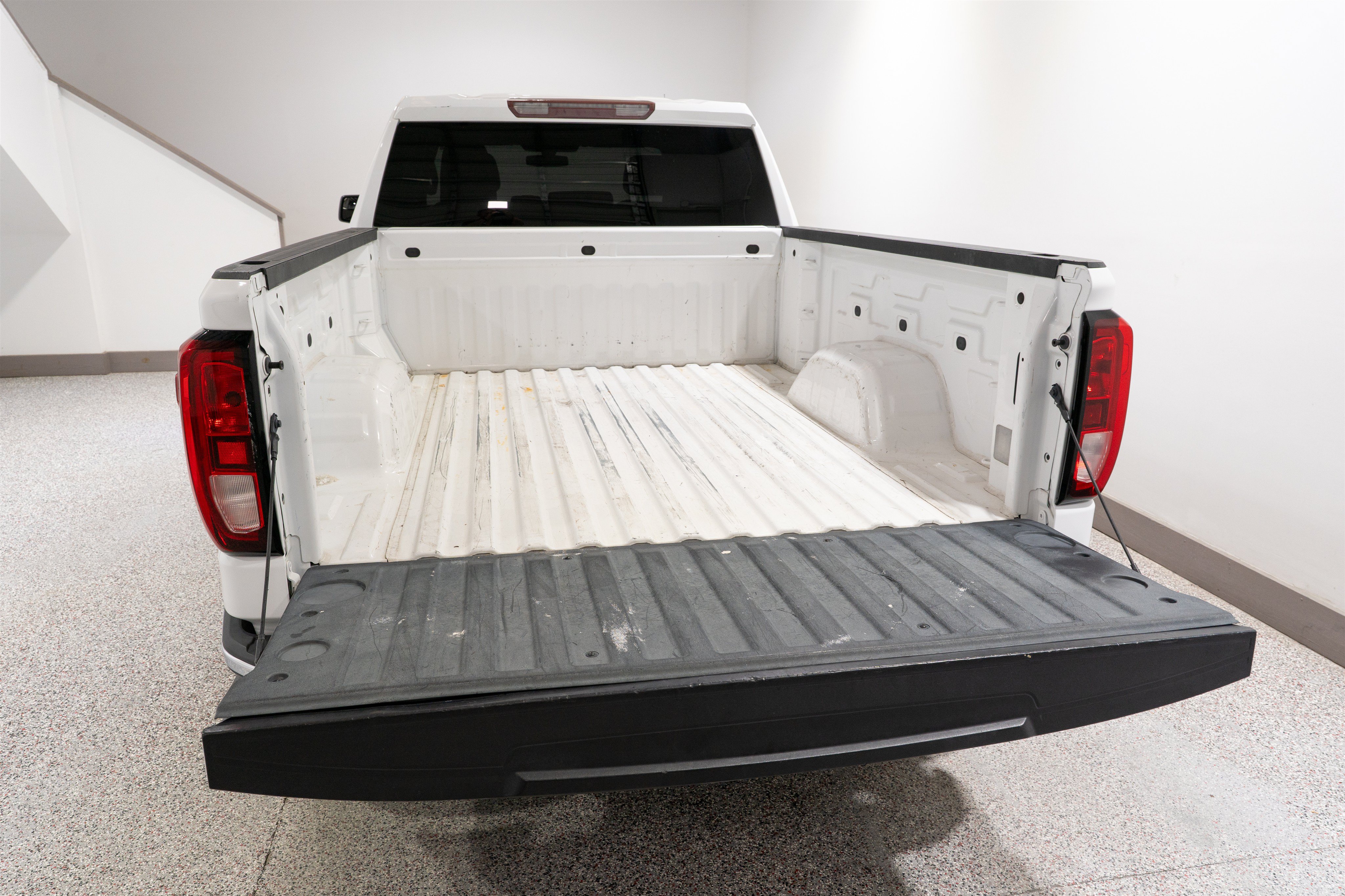 Used 2020 GMC Sierra 1500 4x4 Crew Cab w/ Sierra Value Package image 11