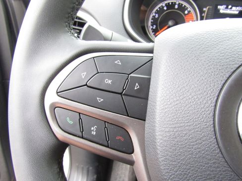 Used 2020 Jeep Cherokee Latitude Plus image 21