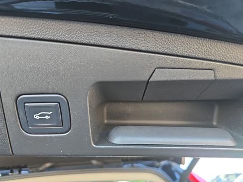 Used 2022 Cadillac XT4 Premium Luxury w/ Safety Alert Package image 21