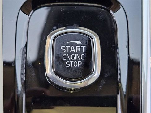 Certified 2025 Volvo XC60 T8 Plus w/ Protection Package Premier image 25