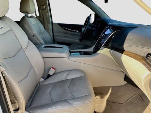 Used 2019 Cadillac Escalade Luxury w/ LPO, Radiant Package RWD image 31