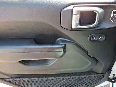 Used 2021 Jeep Wrangler Unlimited Islander image 16