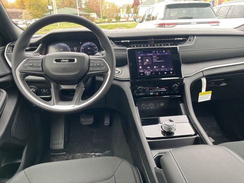 New 2025 Jeep Grand Cherokee Laredo X image 17