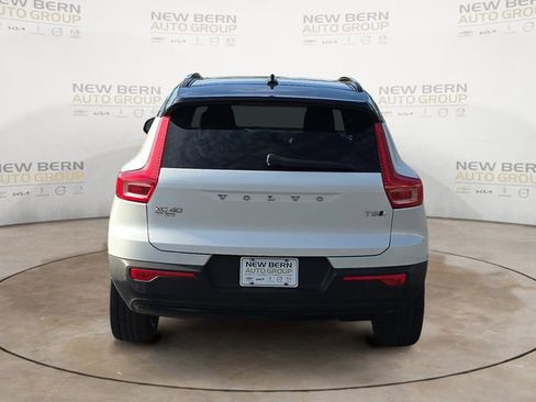 Used 2021 Volvo XC40 T5 R-Design w/ Advanced Package AWD/4WD image 4