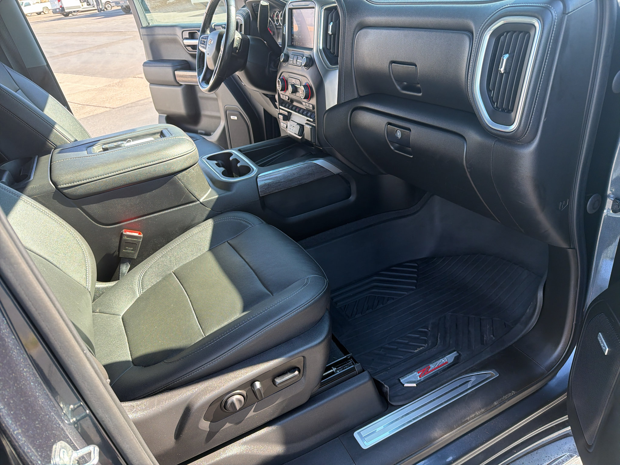Used 2021 Chevrolet Silverado 1500 LTZ AWD/4WD image 26