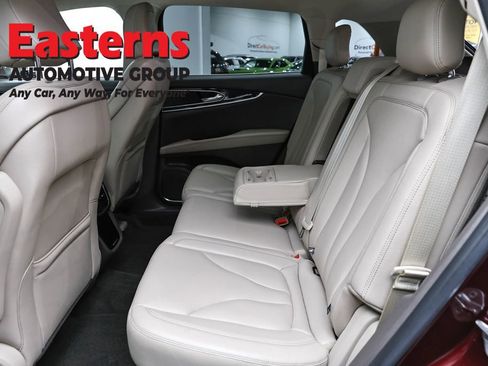 Used 2022 Lincoln Nautilus FWD w/ Premium Package image 24