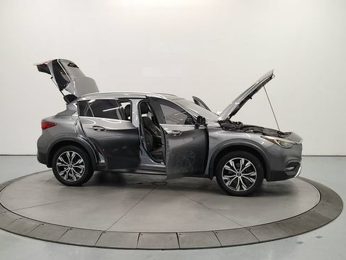 Used 2017 INFINITI QX30 Premium w/ Navigation Package AWD/4WD image 17