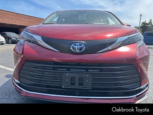 Used 2024 Toyota Sienna XLE FWD image 14