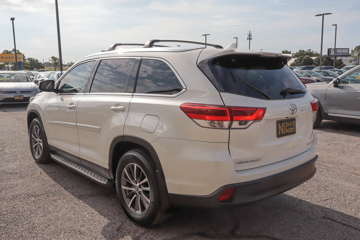 Used 2019 Toyota Highlander XLE AWD/4WD image 4