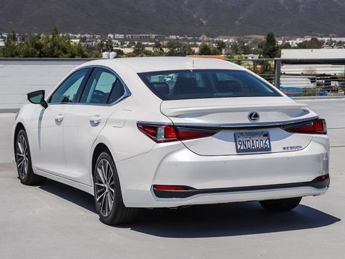Used 2024 Lexus ES 300h w/ Premium Package FWD image 4
