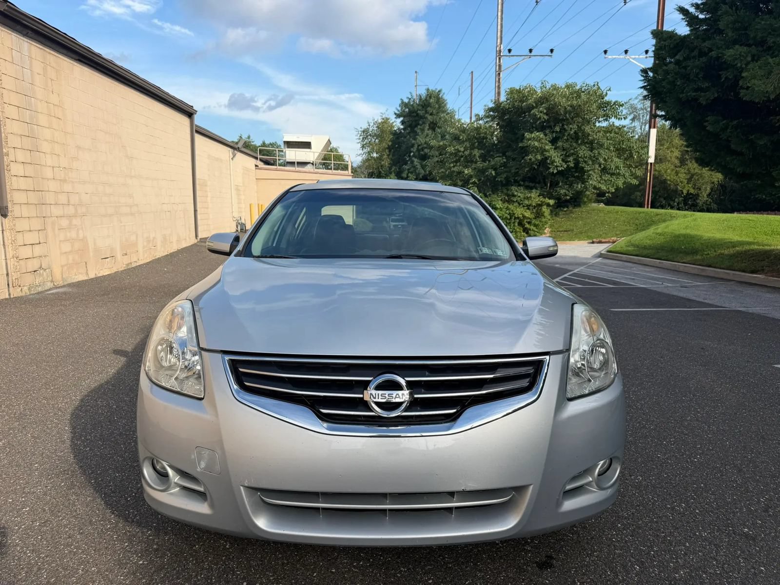 Used 2010 Nissan Altima 2.5 SL w/ SL Pkg FWD image 2