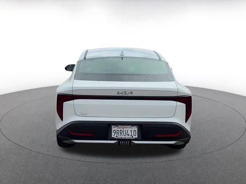 Used 2025 Kia K4 LXS image 12