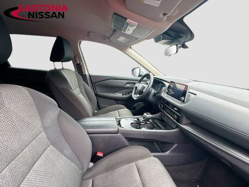 Used 2025 Nissan Rogue SV FWD image 36