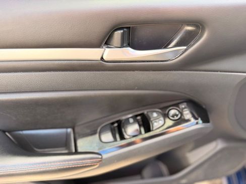Used 2024 Nissan Altima 2.5 SR FWD image 25
