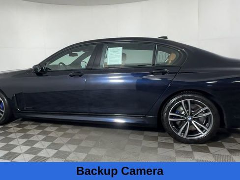 Used 2022 BMW 740i xDrive w/ Luxury Rear Seating Package image 9