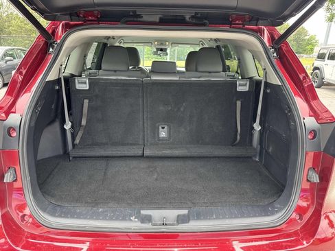 Used 2022 Toyota Highlander LE FWD image 18