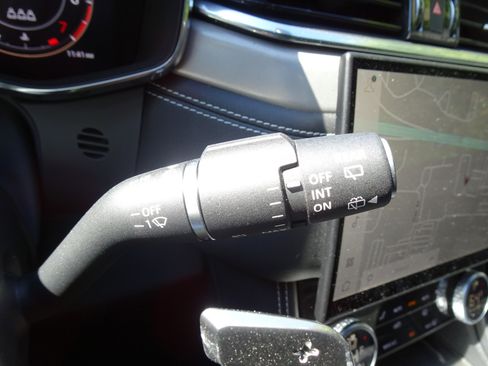 Certified 2025 Jaguar F-PACE R-Dynamic S image 32