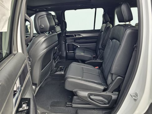New 2026 Jeep Grand Wagoneer Limited AWD/4WD image 32