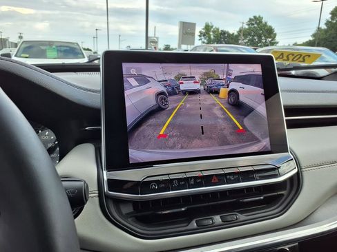 Used 2024 Jeep Compass Limited image 10