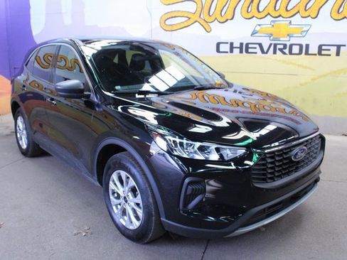Used 2023 Ford Escape Active image 4