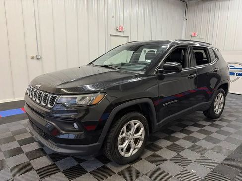 Used 2024 Jeep Compass Latitude AWD/4WD image 8