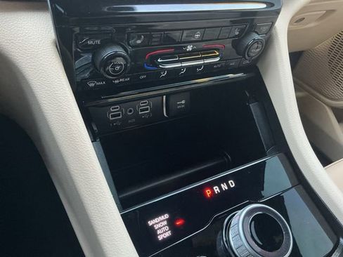 Used 2024 Jeep Grand Cherokee L Limited image 24