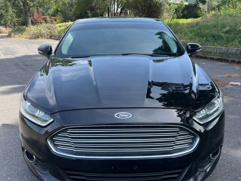 Used 2016 Ford Fusion SE FWD image 2