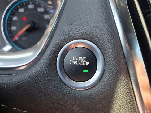 Used 2023 Chevrolet Traverse LT FWD image 14