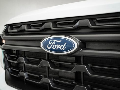 Used 2024 Ford Maverick XL image 3