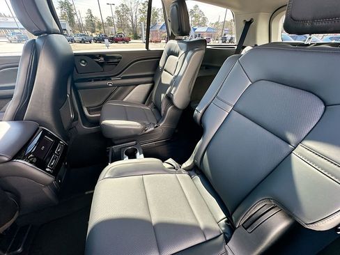 New 2026 Lincoln Aviator Premiere image 4