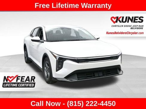 Used 2025 Kia K4 LXS image 1