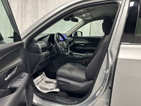 Used 2025 Toyota Grand Highlander AWD image 10