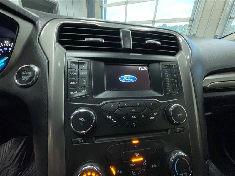 Used 2018 Ford Fusion SE FWD image 17