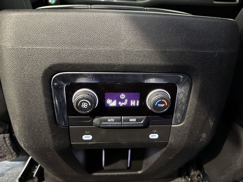 Used 2021 Chevrolet Tahoe Z71 image 34