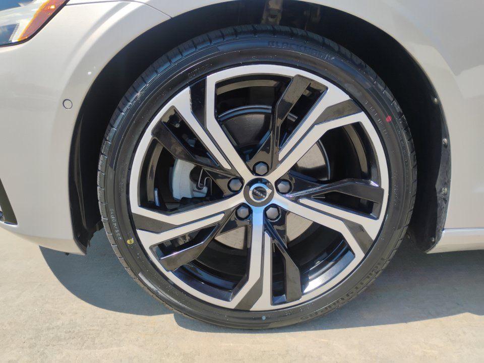 Used 2024 Volvo S60 B5 Plus FWD image 27