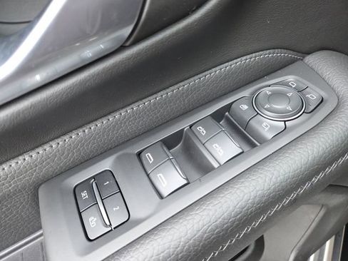 Used 2022 GMC Yukon XL Denali image 10