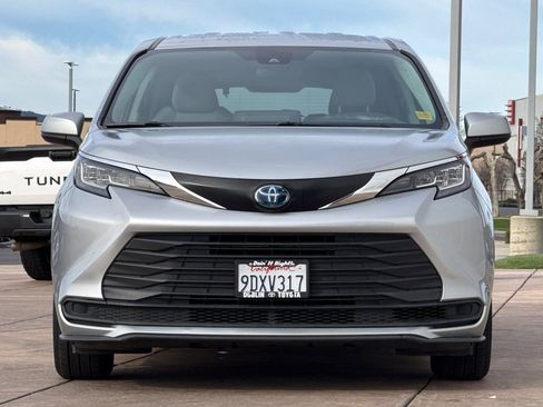 Certified 2023 Toyota Sienna LE image 11