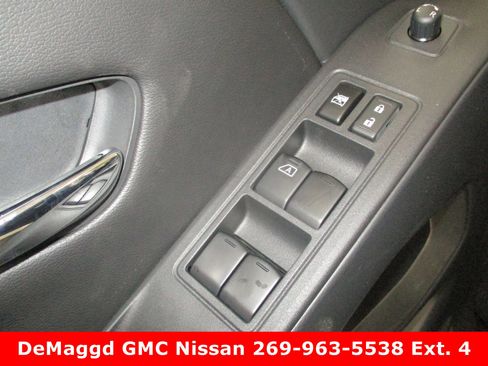 New 2025 Nissan Frontier SL image 13