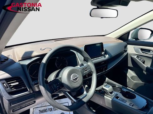 Used 2023 Nissan Rogue S image 11