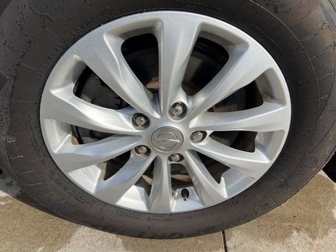 Certified 2019 Chrysler Pacifica Touring-L image 8