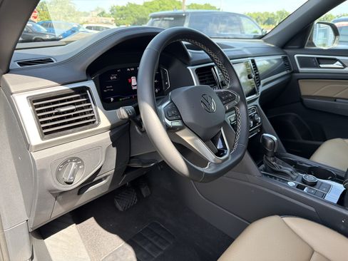 Certified 2023 Volkswagen Atlas Cross Sport SE w/ Panoramic Sunroof Package AWD/4WD image 18