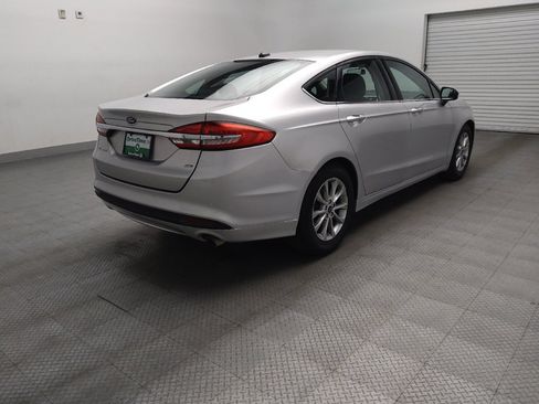 Used 2017 Ford Fusion SE w/ Fusion SE Technology Package FWD image 9